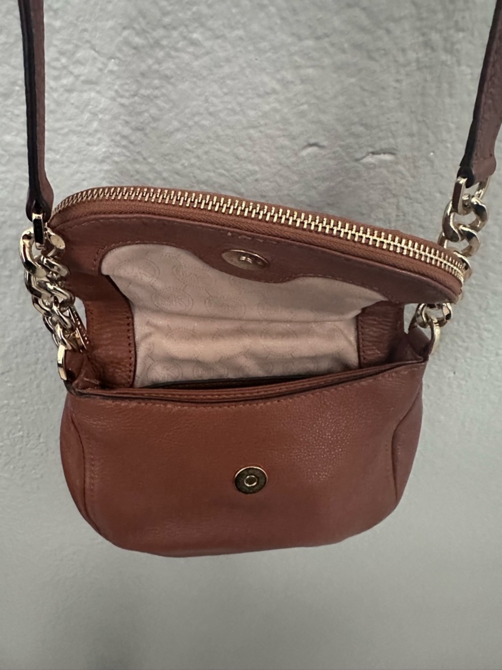 Michael Kors Brown Leather Crossbody with Gold Chain - Picture 4 of 5